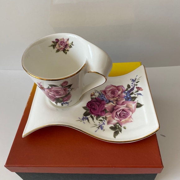 TEAOPIA Rose Teacup and Tray Snack Set in Box - Picture 9 of 10
